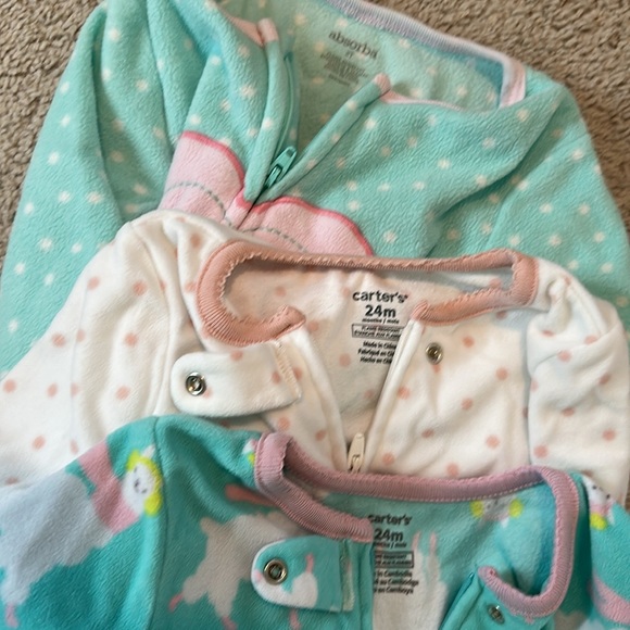 6 Fleece Footed Sleepers - Picture 4 of 5